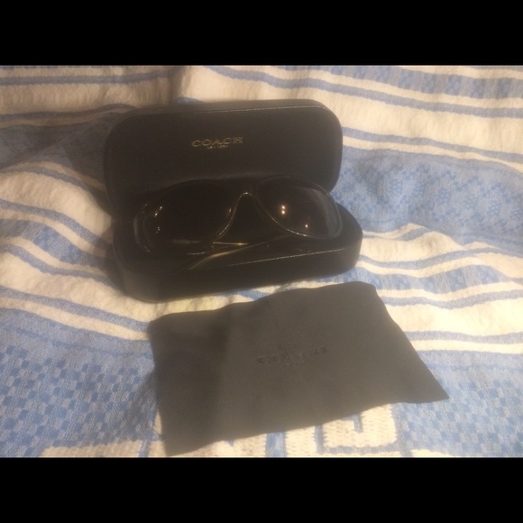 EUC. Coach "Devyn" Sunglasses - Picture 2 of 6